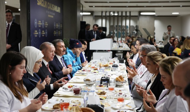 Sağlıkçılar bu habere dikkat! Cumhurbaşkanı Erdoğan müjdeyi verdi