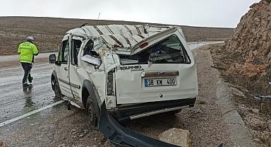 Sivas'ta kaygan yol kazaya neden oldu! 5 yaralı var