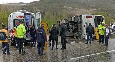 Sivas'ta otobüs kazası! 10 kişi yaralandı