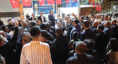 AK Parti’nin seçim bürosu açılışı mitinge dönüştü!