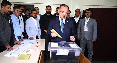 Bakan Bozdağ, Şanlıurfa'da oyunu kullandı! İşte ilk sözler