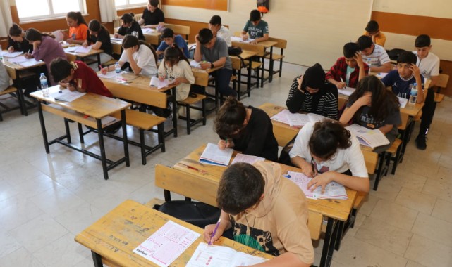 Bozova’da sınav öncesi ücretsiz deneme yapıldı