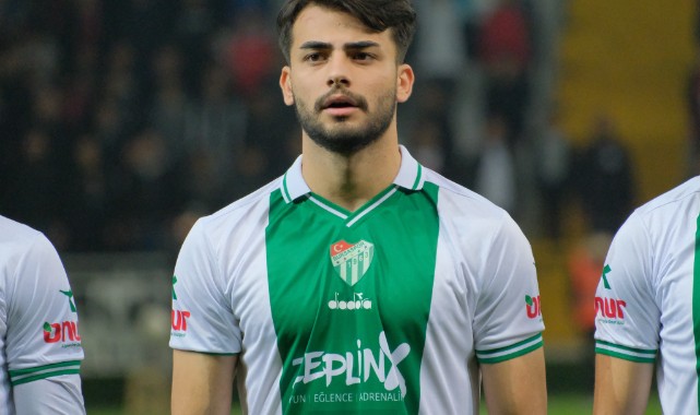 Bursaspor'da 3 futbolcunun sözleşmesi yenilendi