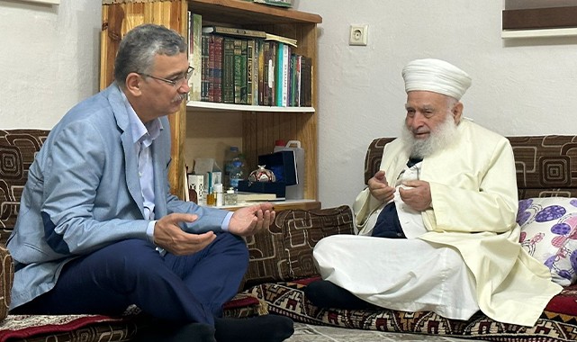 Güvenç, Şeyh İzzeddin Aksan'ı makamında ziyaret etti!