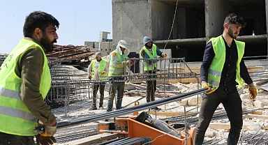 Deprem konutlarının 6 ay sonra teslim edilmesi öngörülüyor