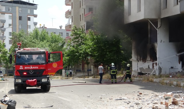 Depremde 6-7 kolonu patlayan binanın yıkımına başlandı