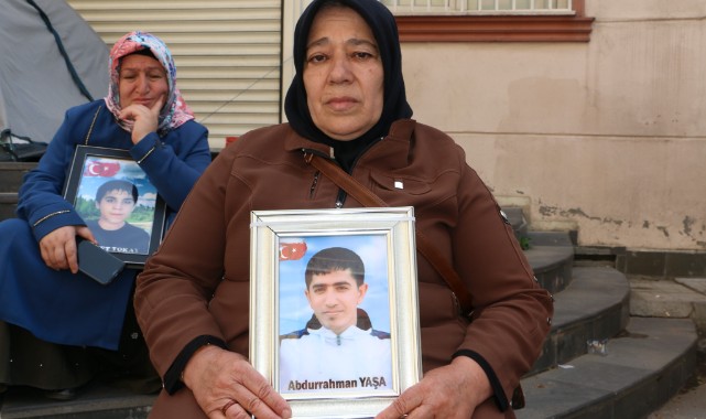 Evlat Nöbetindeki anneden PKK'ya serzeniş