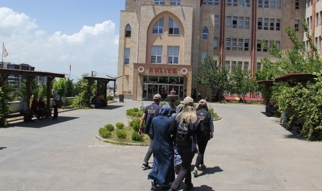 FETÖ operasyonunda 2 kişi yakayı ele verdi! 