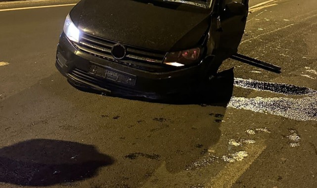 Hafif ticari araç karşı şeride geçti: 1 yaralı