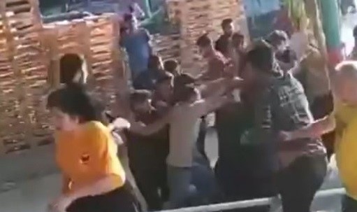 İşçilerden sopalı, taşlı ve sandıklı kavga