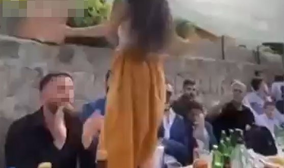 Küçük kız çocuğunun alkol masasında oynatılmasına 1 gözaltı