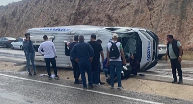 Minibüs devrildi: 7 yaralı