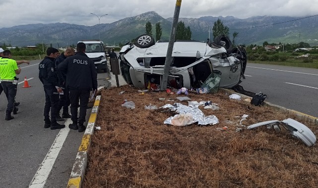 Otomobil kontrolden çıkarak takla attı; 5 yaralı