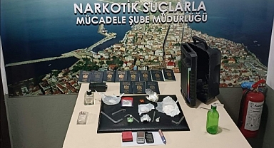 Otomobilden uyuşturucu ve 11 pasaport çıktı