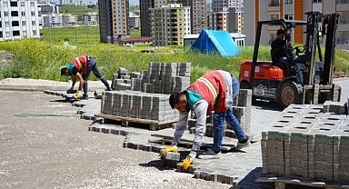 Seyrantepe'de yeni açılan yollara kilitli parke