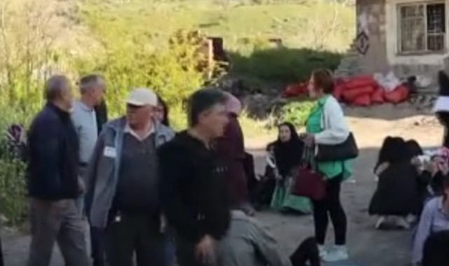 Tır, işçi servisine çarptı: 1'i ağır 33 yaralı