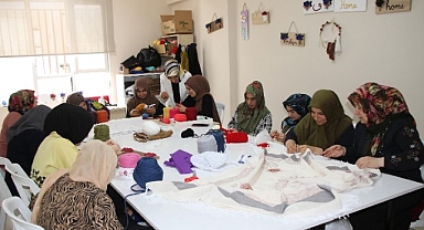 Urfa'da kadınlar hem öğreniyor hem kazanıyor