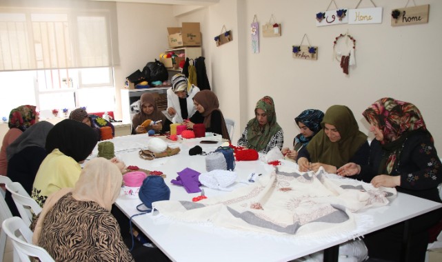 Urfa'da kadınlar hem öğreniyor hem kazanıyor