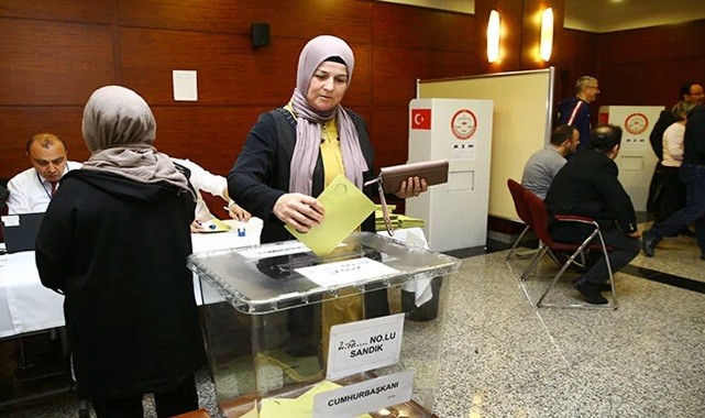 Yurt dışına kayıtlı seçmenler oy vermeye başladı