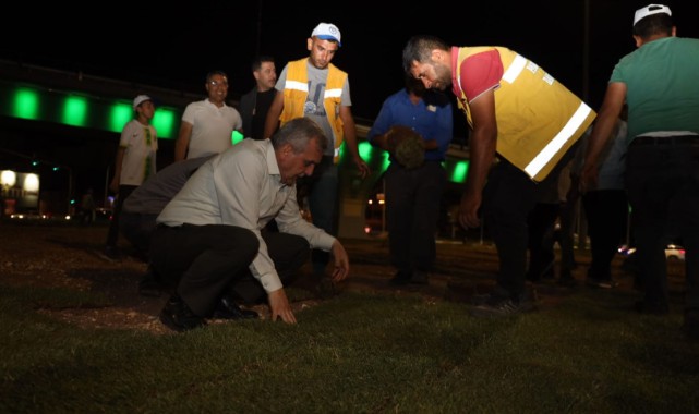 Abide Kavşağında çim serme çalışması yapıldı