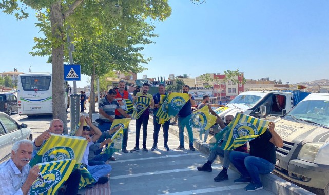 Büyükşehir’den Esnafa Şanlıurfaspor Bayrağı