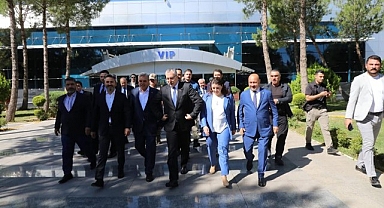 Çiçeği burnunda Bakan Urfa'da