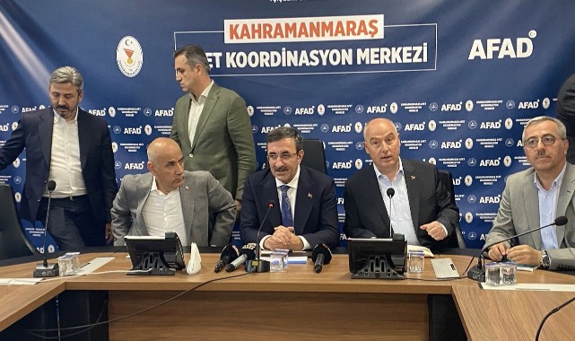 Cumhurbaşkanı Yardımcısı Yılmaz'dan depremzedelere ziyaret