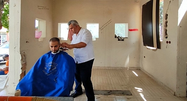 Depremzede Çay, ekmeğini taştan çıkarıyor