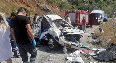 Feci kaza: 2 ölü, 1'i ağır 3 yaralı