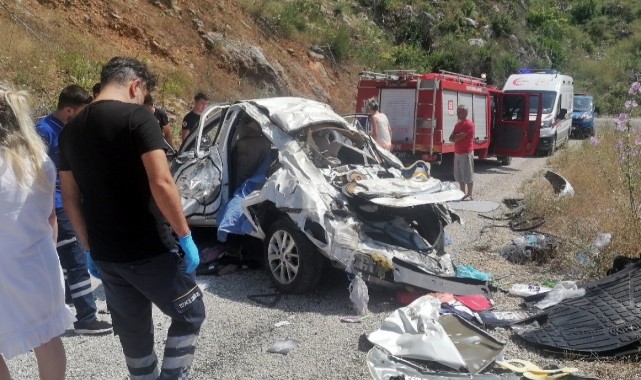 Feci kaza: 2 ölü, 1'i ağır 3 yaralı