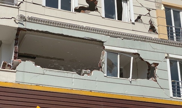  Hasarlı evin söktüğü pencereleri ölümüne neden oldu