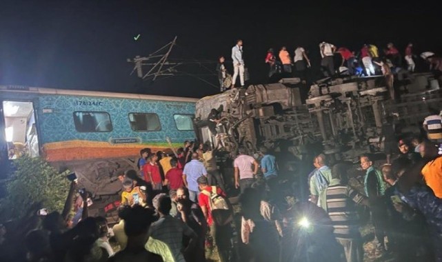 Hindistan’da tren kazası: 50 ölü, 350 yaralı