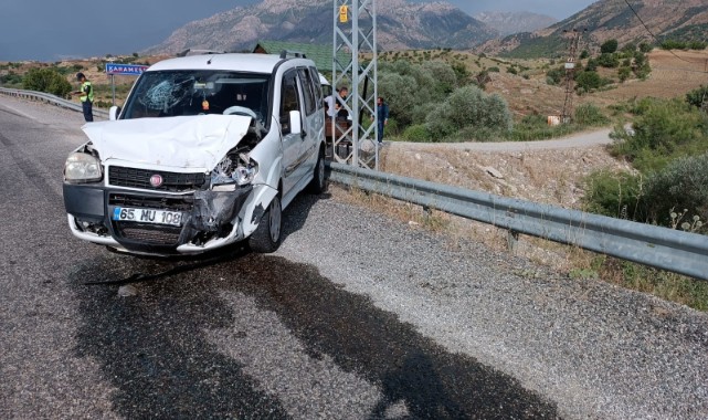 İki araç çarpıştı: 5 yaralı