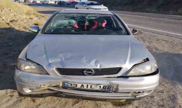 İki otomobil çarpıştı: 2 yaralı