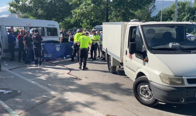 İşçi servisi ile otomobil çarpıştı: 1 ölü, 9 yaralı