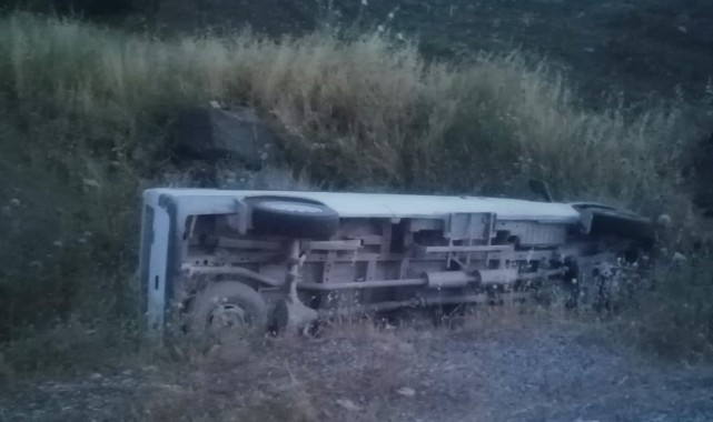 Minibüs takla attı: 1 yaralı