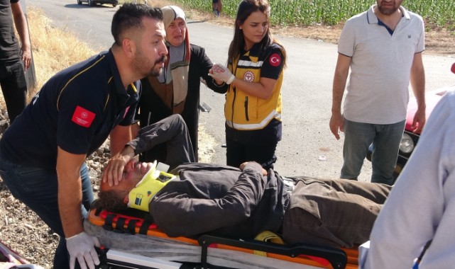 Motosiklet ile otomobil çarpıştı: 2 yaralı