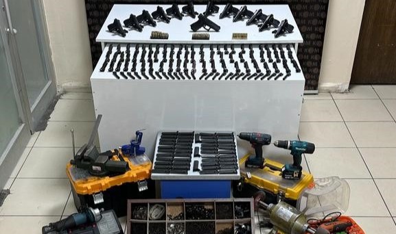 Ruhsatsız silah üretimi yapan 2 kişi tutuklandı