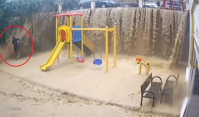 Samsun'da sel istinat duvarını yıktı