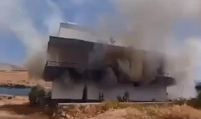 Şanlıurfa'da çıkan yangında hem ev hem pamuk yandı