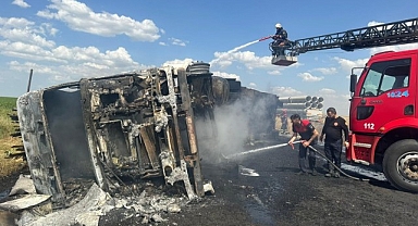 Şanlıurfa'da feci kaza! Kereste yüklü tır yandı