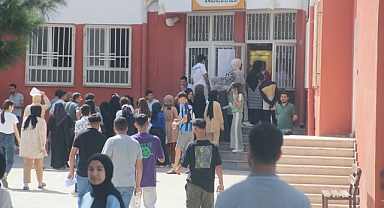 Şanlıurfa’da YKS adayları sınava yetişmek için ter döktü