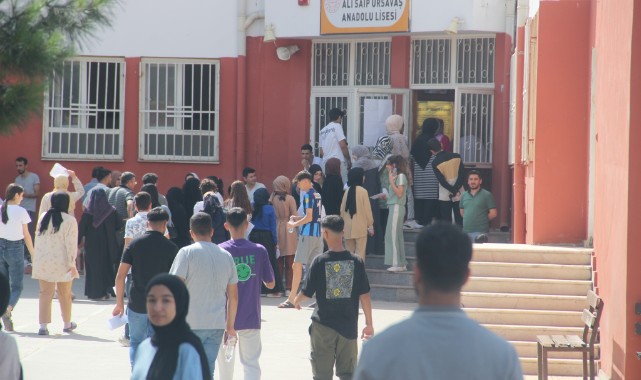 Şanlıurfa’da YKS adayları sınava yetişmek için ter döktü