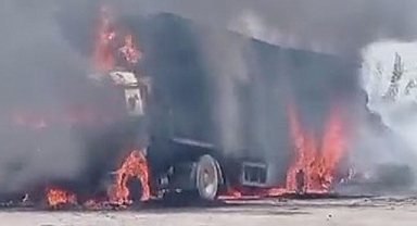 Urfa'da saman yüklü tır yandı!