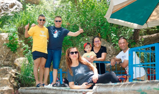 Urfa'nın sıcağından kaçanlar Sinek Çayı'nda soluğu aldı