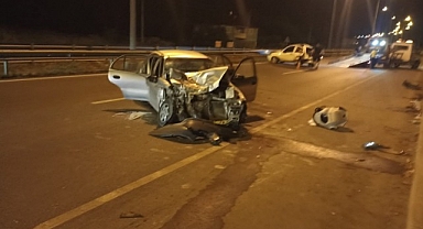 Arıza yapan araca çarpan otomobildeki 5 kişi yaralandı