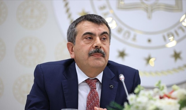 Bakan Tekin Urfa'da görev yapan şehit öğretmeni andı