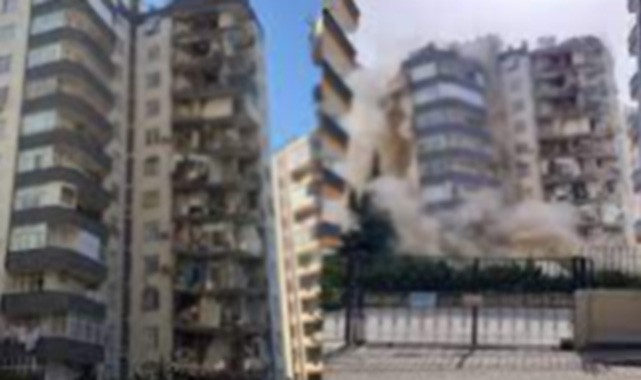 Hasarlı bina çöktü! Enkazda kalan işçi kurtarıldı