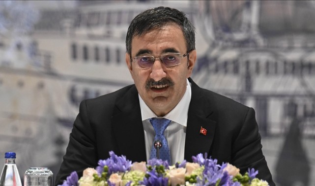 "İş dünyasının önünü açmaya devam edeceğiz"