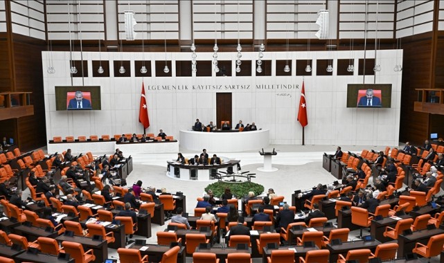 Memur maaşı ve emekli aylıklarını artıran teklif Meclis'ten geçti